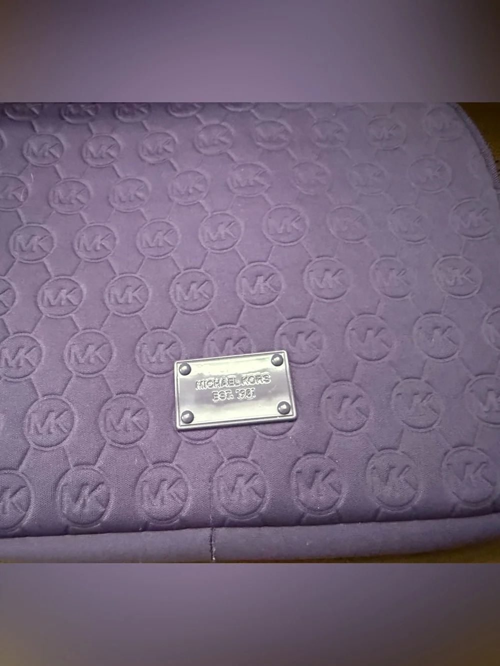 MICHAEL KORS TABLE SOFT CASE 8